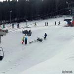 iROZHLAS:Ve skiareálu na Bruntálsku se z lanovky utrhla sedačka. Lyžař měl podle svědkyně‚ štěstí v neštěstí‘ 