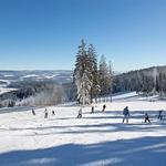 iDNES PŘEHLEDNĚ:Ceny skipasů a novinky v českých lyžařských areálech