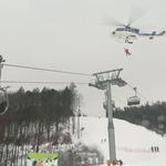 Novinky.cz:Na lanovce v Bukové hoře uvízlo 71 lyžařů, pomáhaly vrtulníky